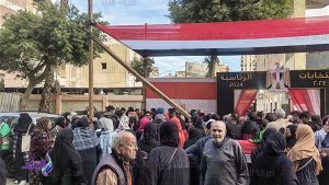 أهالي الزاوية الحمراء يحتشدون أمام اللجان للتصويت في الانتخابات الرئاسية.. فيديو وصور