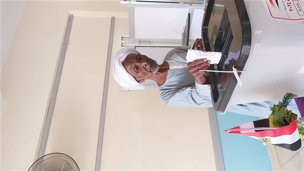 السيدات وكبار السن يتصدرون المشهد في المشاركة بالانتخابات بأسوان.. صور