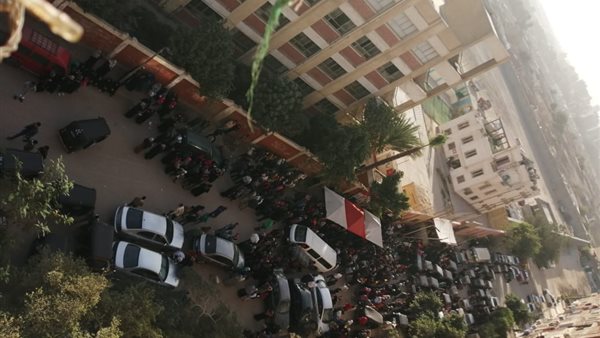 توافد المواطنين أمام اللجان الانتخابية في طرة ..صور
