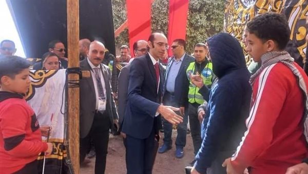 النائب محمد عبد العزيز يدلي بصوته في مدرسة بيجام الثانوية بنات بشبرا الخيمة