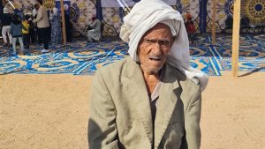 بالصور.. أكبر مُعمر بجنوب سيناء يدلي بصوته في انتخابات الرئاسة بمدينة دهب