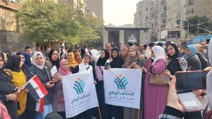 سيدات التحالف الوطني للعمل التنموي يحتشدن أمام لجنة طه حسين بالجيزة.. صور