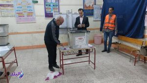 المواطنين يدلون بأصواتهم الانتخابية في لجان طرة.. صور