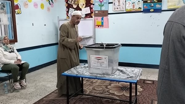 استمرار توافد المواطنين للإدلاء بأصواتهم بالقناطر| شاهد
