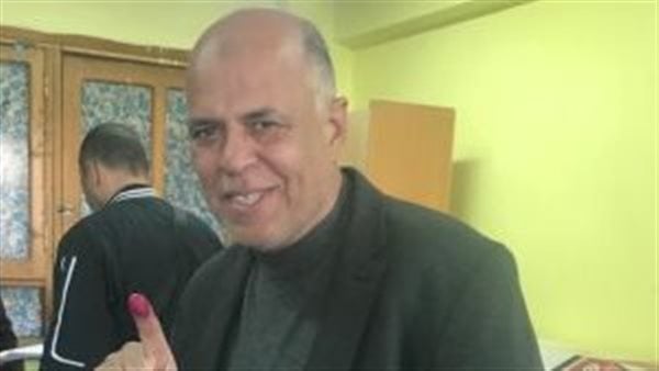 انتخابات الرئاسة.. هشام يكن يدلي بصوته بمدرسة الشهيد طيار محمد جمال بالمنيل