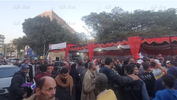 مسيرة حاشدة للناخببن في حب مصر أمام لجنة أم المؤمنين بالعمرانية.. فيديو