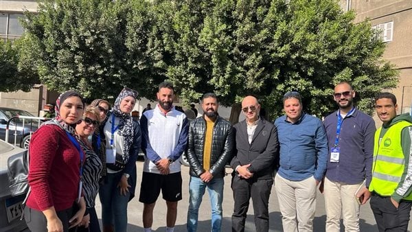 رئيس نادى النصر ومعاونيه يدلوا بصوتهم الانتخابى في مصر الجديدة
