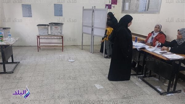 السيدات تتربع على عرش الحضور بالانتخابات الرئاسية في طرة.. صور