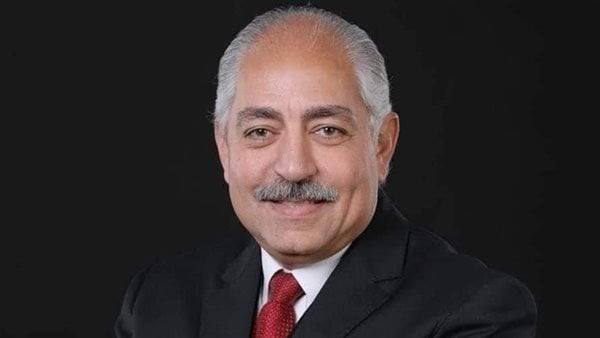 عضو مجلس إدارة الأهلي يكشف آخر تطورات مرض العامري فاروق