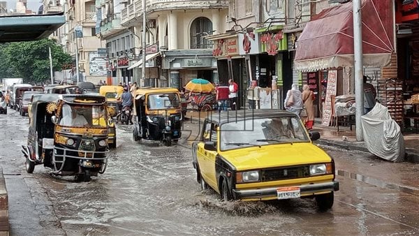 أمطار متوسطة على الإسكندرية وتكثيف أعمال إزالة أي تجمعات للمياه بمحيط اللجان الانتخابية
