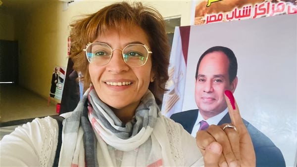 «فلوكس» تدلي بصوتها في انتخابات الرئاسة وتشيد بنسب مشاركة المواطنين غير المسبوقة