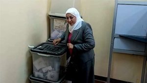 نائب محافظ القاهرة تدلي بصوتها فى الانتخابات الرئاسية بحي طرة ..صور