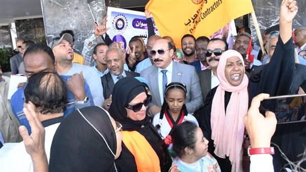 مسيرات حاشدة فى حب مصر.. ومحافظ أسوان يشيد بوعي الناخبين
