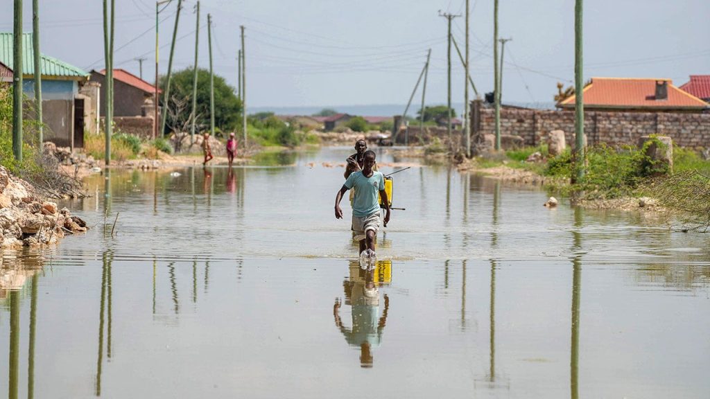 مقتل ما لا يقل عن 170 شخصا ونزوح الآلاف بسبب الفيضانات التي تجتاح كينيا