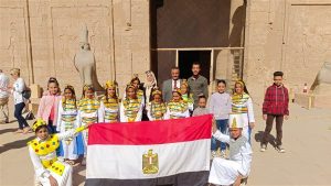 عروض فنية وكورال أطفال بالزى الفرعونى داخل معبد إدفو شمال أسوان