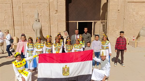 عروض فنية وكورال أطفال بالزى الفرعونى داخل معبد إدفو شمال أسوان