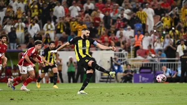 كريم بنزيما يحقق رقما قياسيا بمباراة الأهلي رغم رحيله عن مونديال الأندية