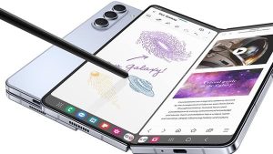 مكتبك بين يديك.. سعر Galaxy Fold 5 في السعودية