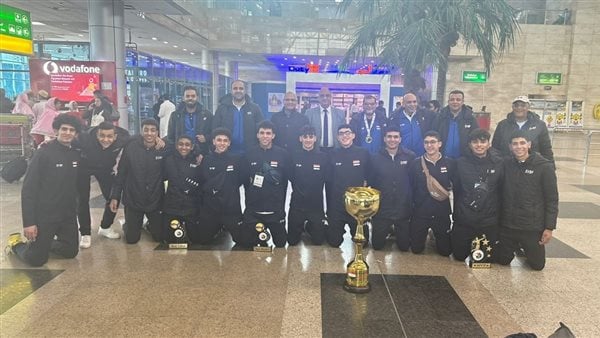 وفد رسمي يستقبل منتخب مصر للكرة الطائرة للناشئين بعد الفوز ببطولة أفريقيا