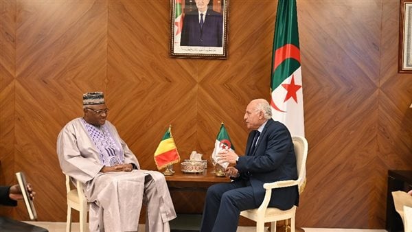 بوادر أزمة جديدة.. الجزائر تستدعي سفير مالي