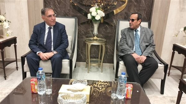 لوصول مستشفى عائم.. محافظ شمال سيناء يستقبل رئيس مجلس الشيوخ الإيطالي