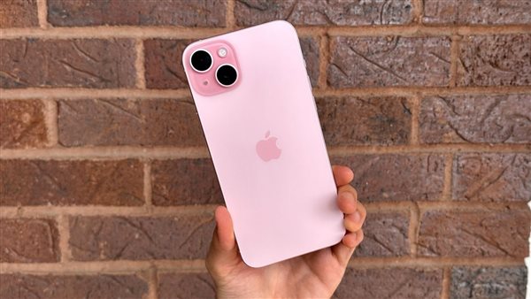 شاشة عملاقة .. سعر iphone 15 Plus في البحرين