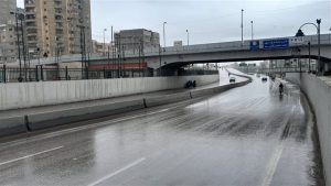 بدأت نوة الفيضة.. أمطار غزيرة تضرب الإسكندرية