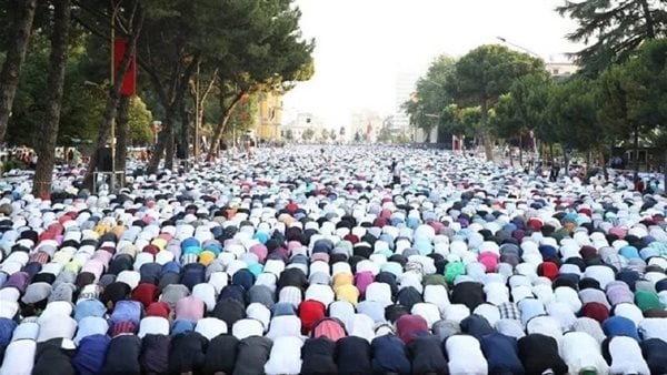 متى تصلي الجمعة 4 ركعات؟ إذا حضرت في هذا التوقيت