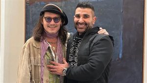 أحمد سعد يستقبل جوني ديب: نورت بيت أخوك يا حبيبي