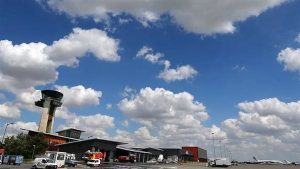 بسبب الإتجار بالبشر.. إيقاف طائرة هندية في فرنسا