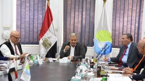 رئيس القابضة للمياه يتابع معدلات التنفيذ لمشروعات “حياة كريمة”