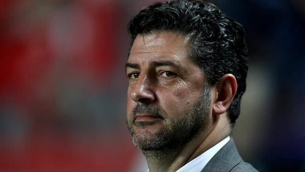 فيتوريا يضع حلولا لعودة الجماهير لمشاهدة مباريات المنتخب