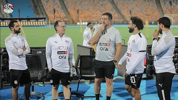 فيتوريا: صلاح مثل ميسي ورونالدو مع المنتخب| شاهد