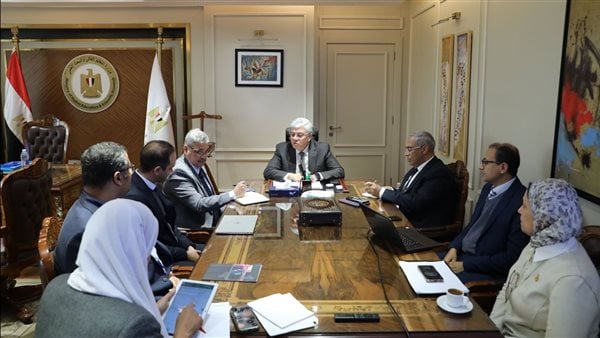 أيمن عاشور : الأبحاث العلمية ضرورة لخدمة المجتمع