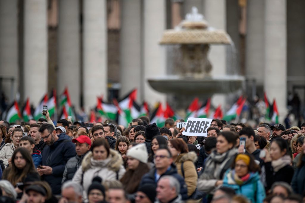 البابا فرانسيس يأسف للعنف في غزة بأوكرانيا خلال خطاب عيد الميلاد السنوي ويدعو إلى السلام