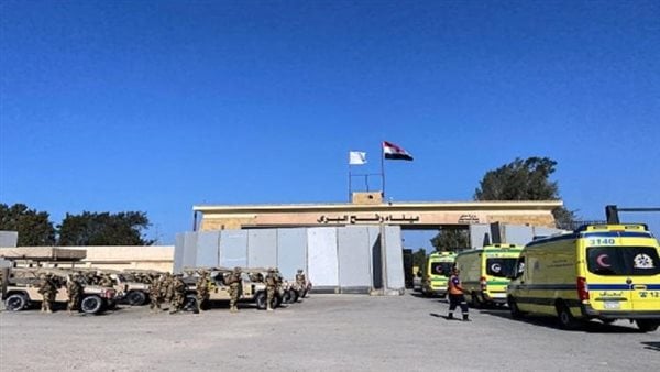 بينها ناقلات وقود.. 76 شاحنة تعبر ميناء رفح البري إلى قطاع غزة