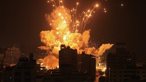 وقوع حزام ناري بمحيط مجمع ناصر الطبي بخان يونس وصافرات الإنذار تدوي بغزة