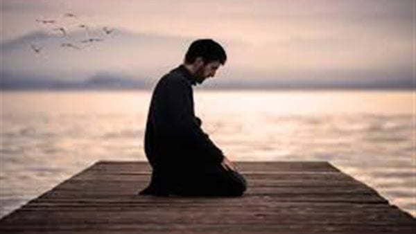لماذا لا يجوز الصلاة عند شروق الشمس؟.. بسبب قرني الشيطان و4 أخرى