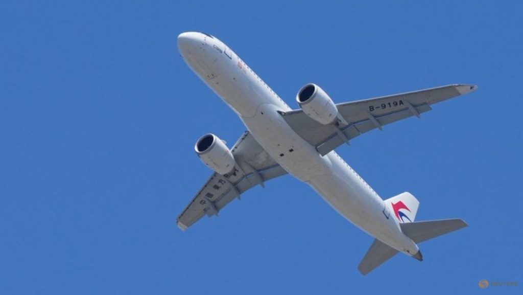 طائرة ركاب صينية الصنع من طراز C919 تقوم بأول رحلة لها خارج البر الرئيسي