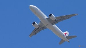 طائرة ركاب صينية الصنع من طراز C919 تقوم بأول رحلة لها خارج البر الرئيسي