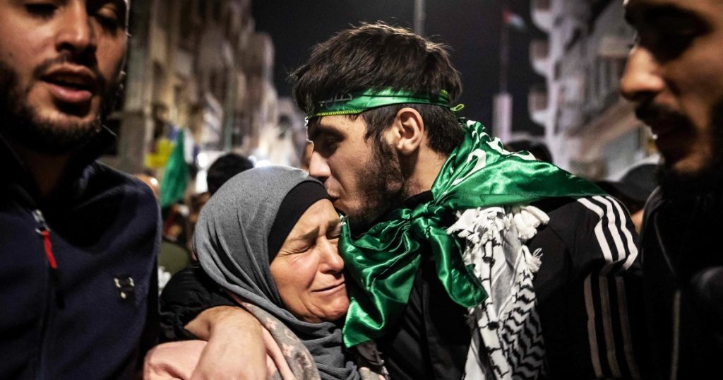 إطلاق سراح السجناء الإسرائيليين يسلط الضوء على نظام اعتقال الفلسطينيين دون تهمة
