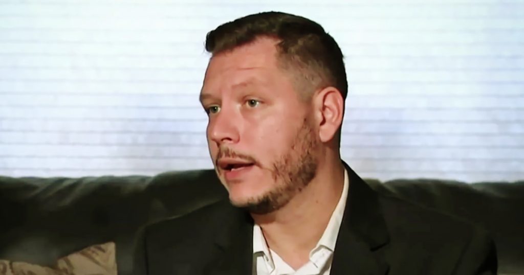 ضابط شرطة لاتيني مطرود يرفع دعوى قضائية فيدرالية بشأن دعوى انتقامية للمبلغين عن المخالفات