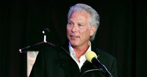 يقوم ناشر Sports Illustrated بإقالة الرئيس التنفيذي في أحدث جولة من عمليات إنهاء الخدمة التنفيذية بعد فضيحة الذكاء الاصطناعي