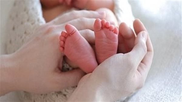 لقطة نادرة.. مقطع فيديو لزعيم أحد الدول يبكي ويطالب شعبه بكثرة الإنجاب