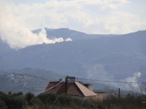 إطلاق نحو 30 صاروخا من جنوب لبنان على مواقع إسرائيلية