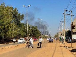 القتال بالسودان يتوسع إلى “ود مدني” ويؤدي لنزوح الآلاف