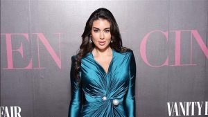 مقطع فيديو يجمع بين ياسمين صبري والنجم العالمي جوني ديب بمهرجان البحر الأحمر