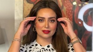 بالذهبي اللافت.. هبة مجدي تستعرض رشاقتها | شاهد