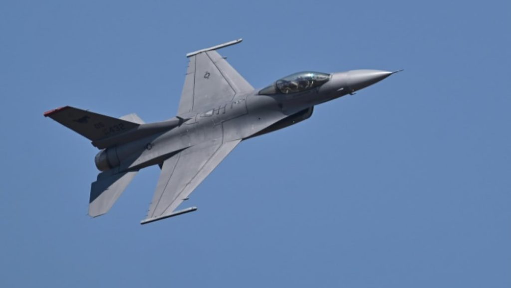 تقرير: تحطم طائرة أمريكية من طراز F-16 في كوريا الجنوبية أثناء التدريب
