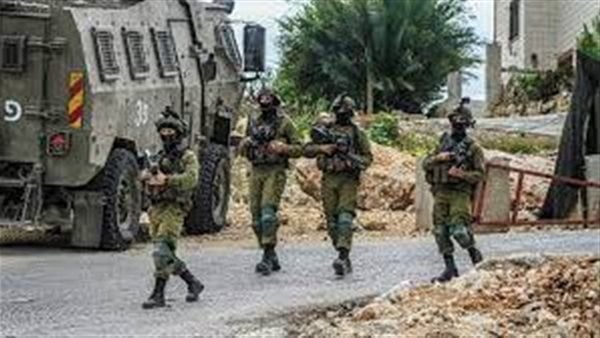 الاحتلال يعتقل 7 مواطنين من القدس ويقتحم منزل خطيب المسجد الأقصى
